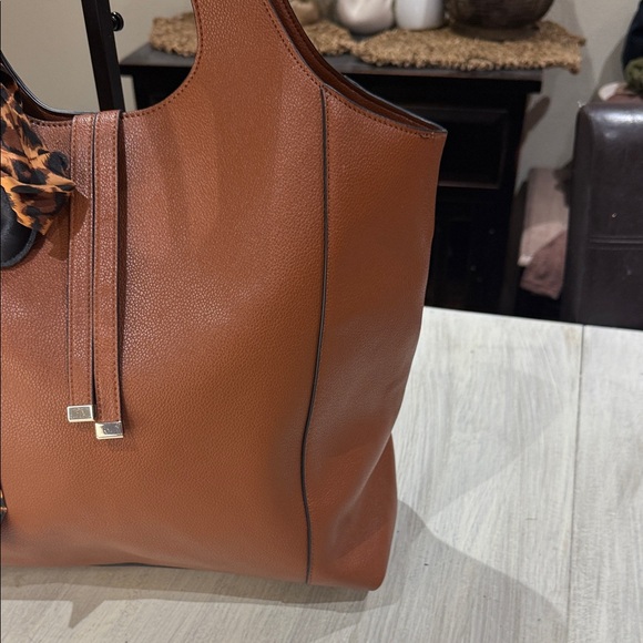 LC Lauren Conrad Tan Tote with Leopard Accent - Picture 3 of 12